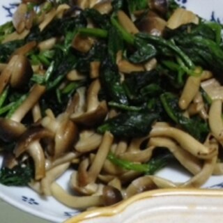 麺つゆだけでシメジとほうれん草炒め